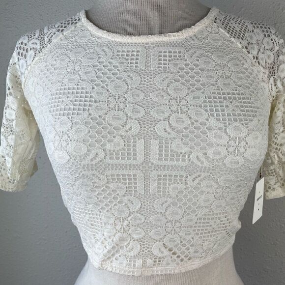 NWT Forever 21 Cream Lace Crop Top Size S - Picture 2 of 7